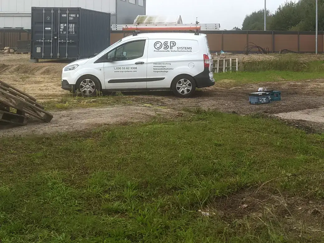 OSP-Systems Servicefahrzeug bei einem Projekt in Berlin & Brandenburg